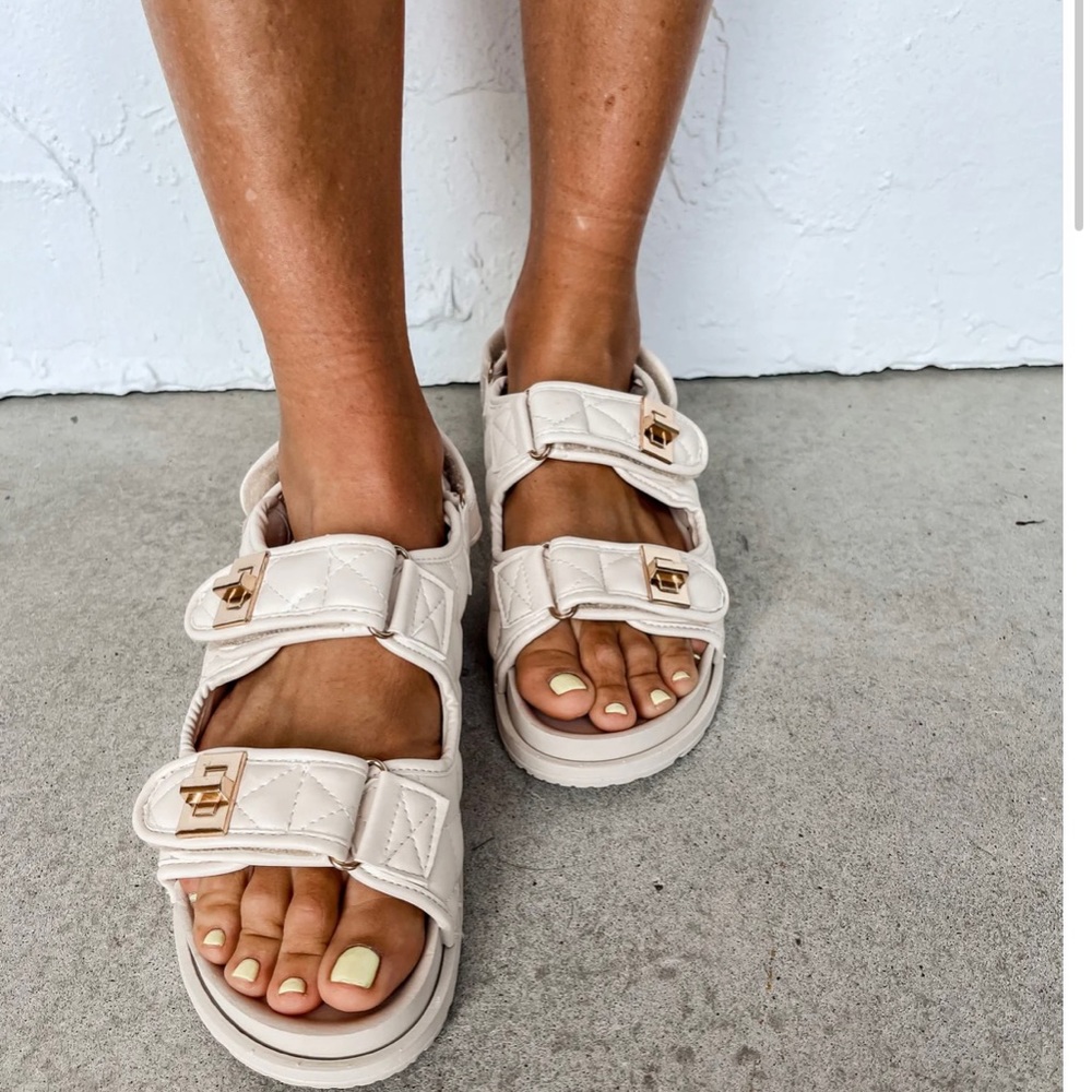 Quilted Strappy Sandal lookalike (DIOR)